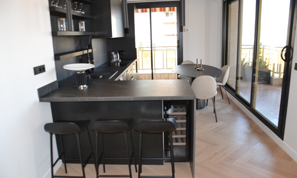 Appartement rénové et meublé de 2 chambres - 2/14