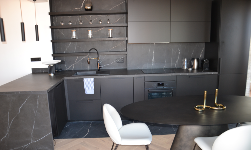 Appartement rénové et meublé de 2 chambres - 3/14