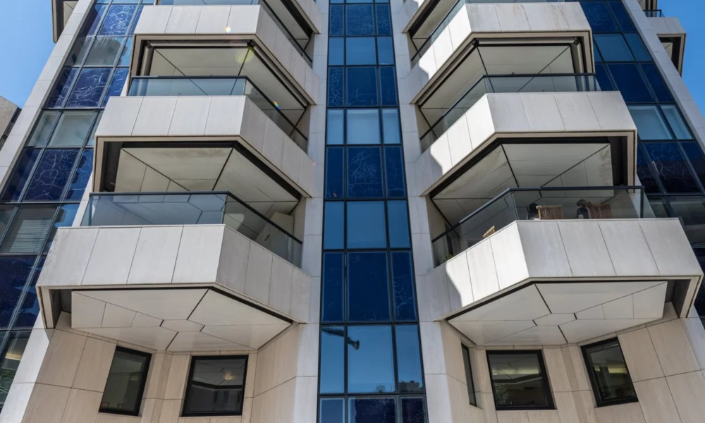 Bureau à Carré d’Or - 1/1