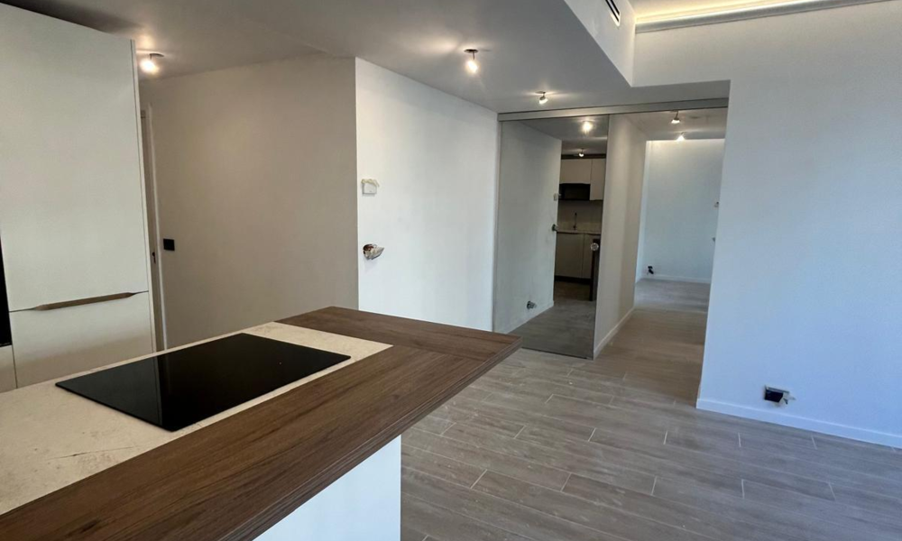 Appartement rénové de deux pièces avec vue sur la mer et le jardin - 4/11
