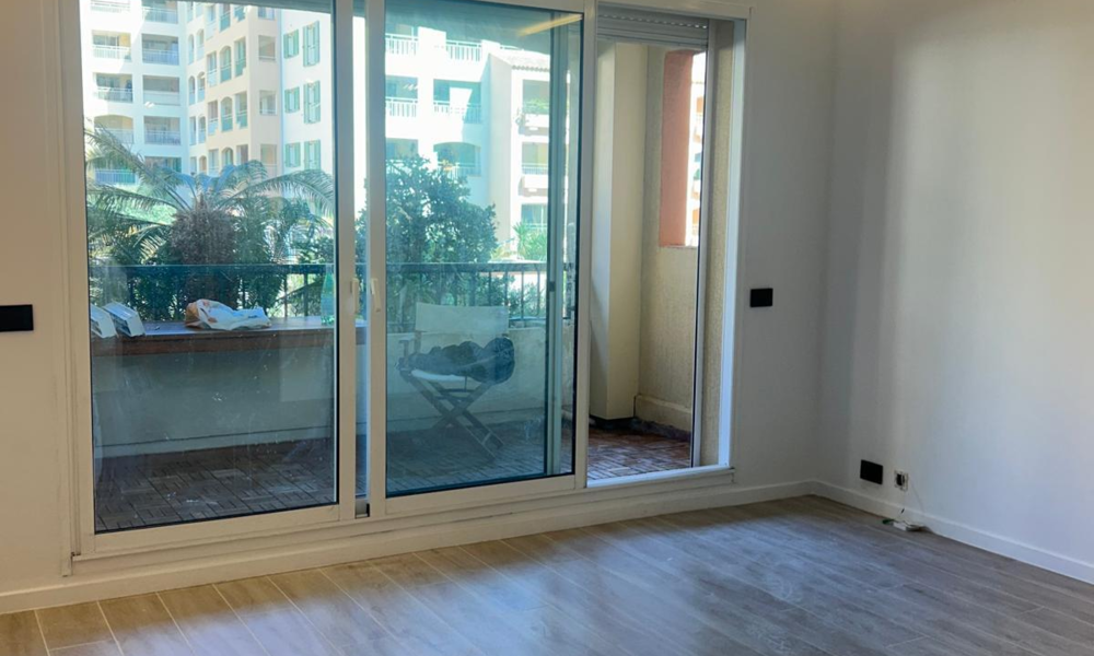 Appartement rénové de deux pièces avec vue sur la mer et le jardin - 5/11