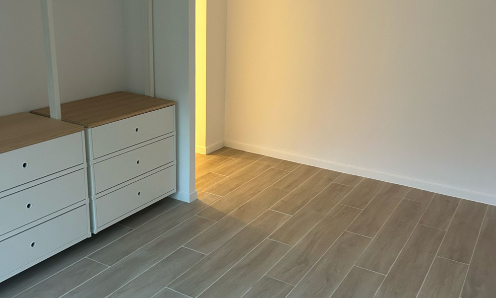 Appartement rénové de deux pièces avec vue sur la mer et le jardin - 9/11
