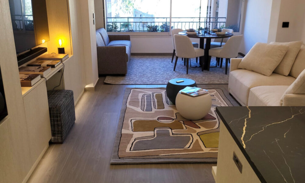 Un appartement luxueusement rénové avec vue sur port de Fontvielle - 4/8