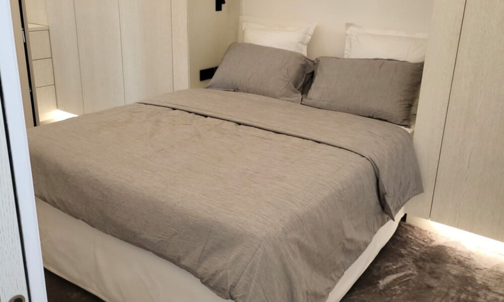 Un appartement luxueusement rénové avec vue sur port de Fontvielle - 6/8