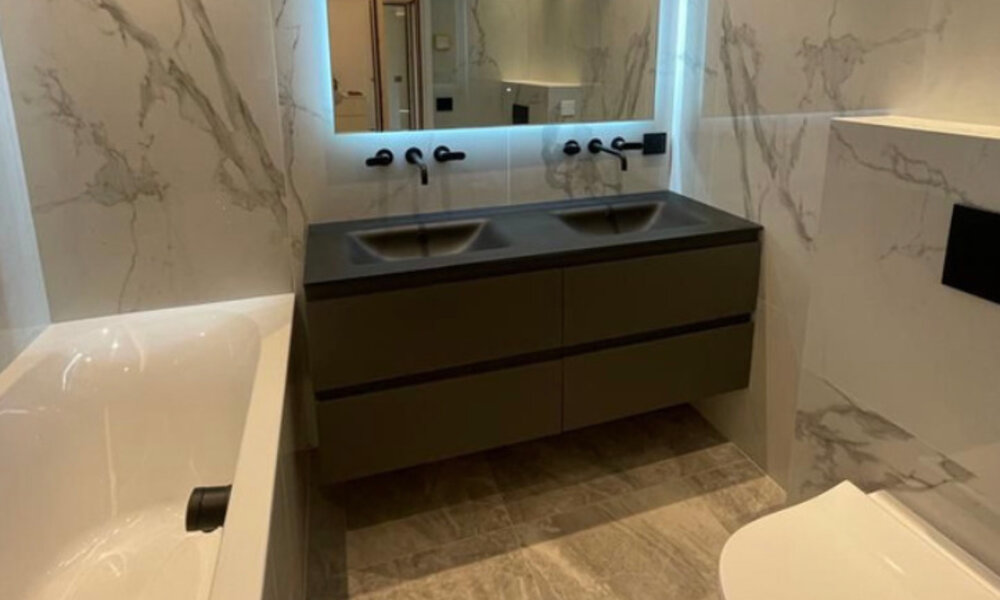 Un appartement luxueusement rénové avec vue sur port de Fontvielle - 7/8