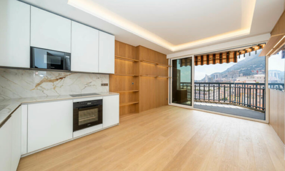 Appartement luxueusement rénové à un étage élevé - 4/16