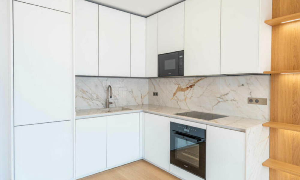 Appartement luxueusement rénové à un étage élevé - 7/16